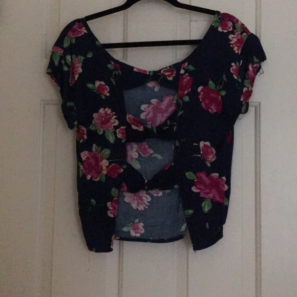 Floral top - Picture 2 of 3